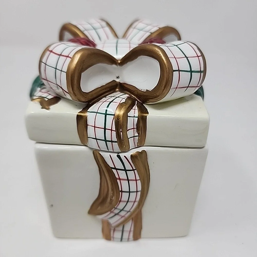 Vintage Avon China Gift Box Lidded Trinket Jar‎ Plaid Bow Ceramic Holiday Decor